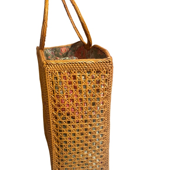 Handmade Bali Butterfly Rattan Tote Bag | Large Woven Wicker & Batik Lining - Picture 2 of 11